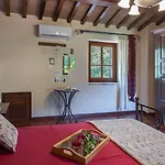 Vila Dimora Alessandra 4, Emma Collazzone