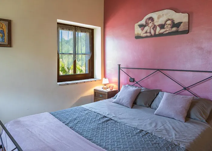 Dimora Alessandra 4, Emma Vila *